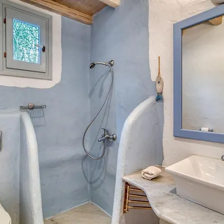 Foinikas House - Quiet Area With Beach Access Holiday home *